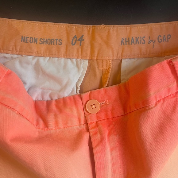 Gap Neon Orange Ombre shorts, size 4
Flat Front; Zipper Fly closure, pockets - Picture 6 of 9